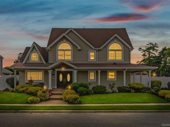 71 Swing Lane, Levittown NY 11756