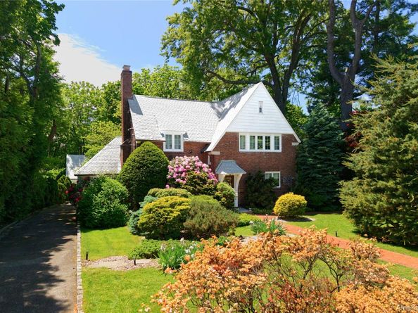 10 Crescent Road, Port Washington NY 11050