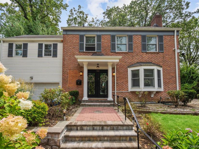 134 Wooleys Lane, Great Neck NY 11023