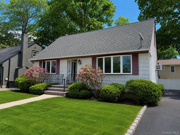 6 Decatur Street, Roosevelt NY 11575