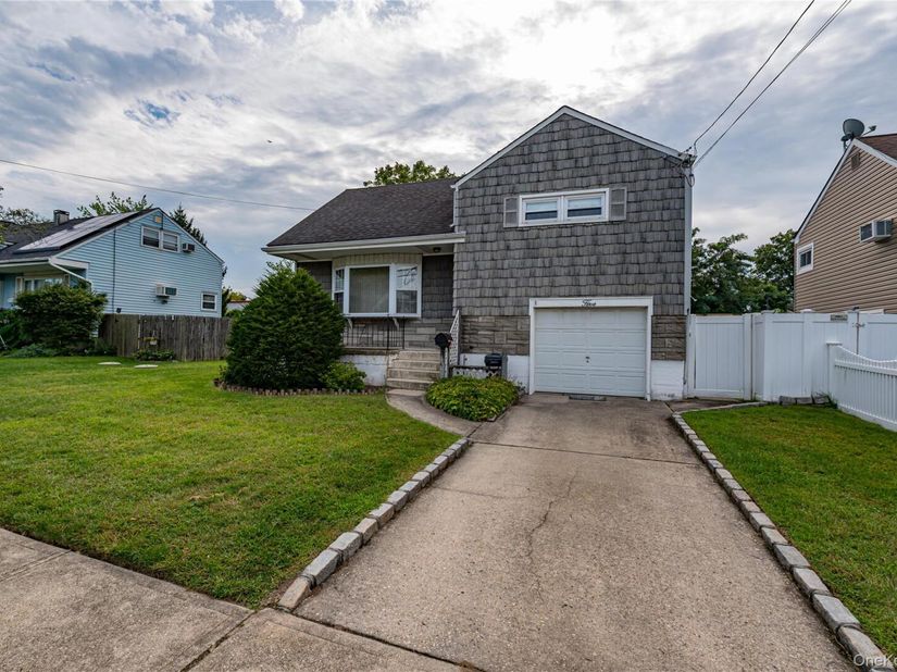5 Floyd Street, North Babylon NY 11703