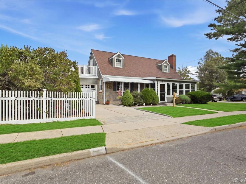 630 9th Street, Garden City South NY 11552