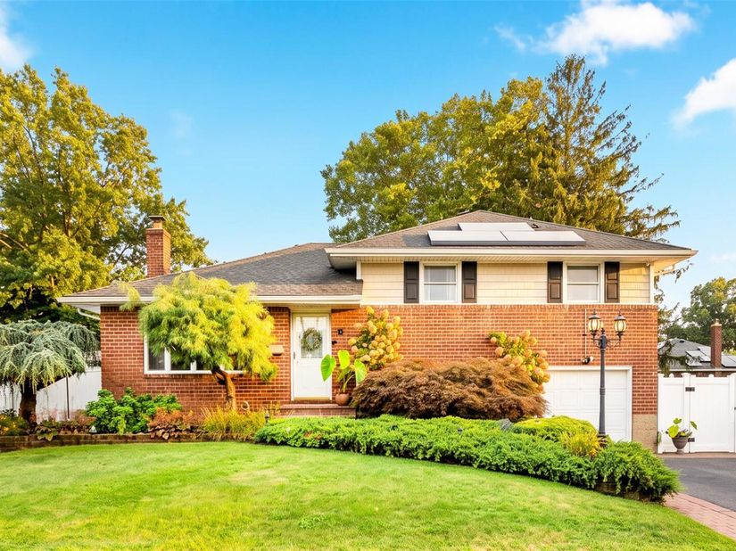 54 Jacqueline Road, Massapequa NY 11758