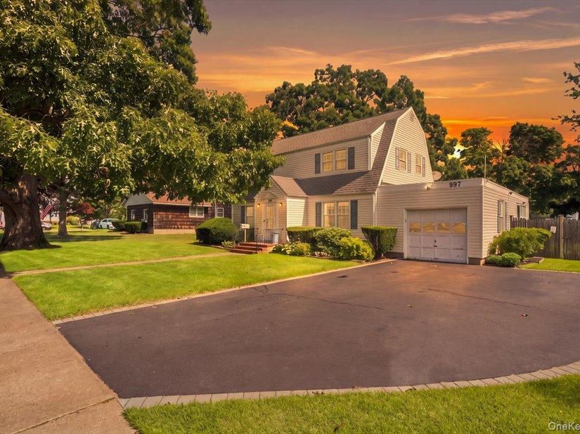 297 Maple Avenue, Patchogue NY 11772