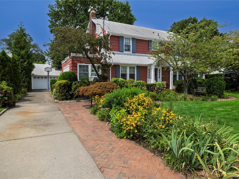 66 S Lewis Place, Rockville Centre NY 11570