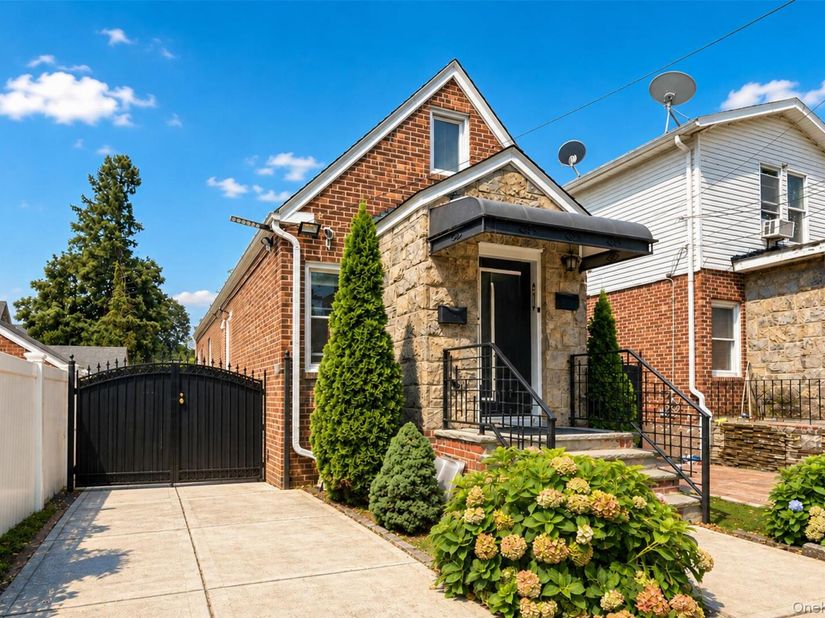 10238 85th Road, Richmond Hill NY 11418