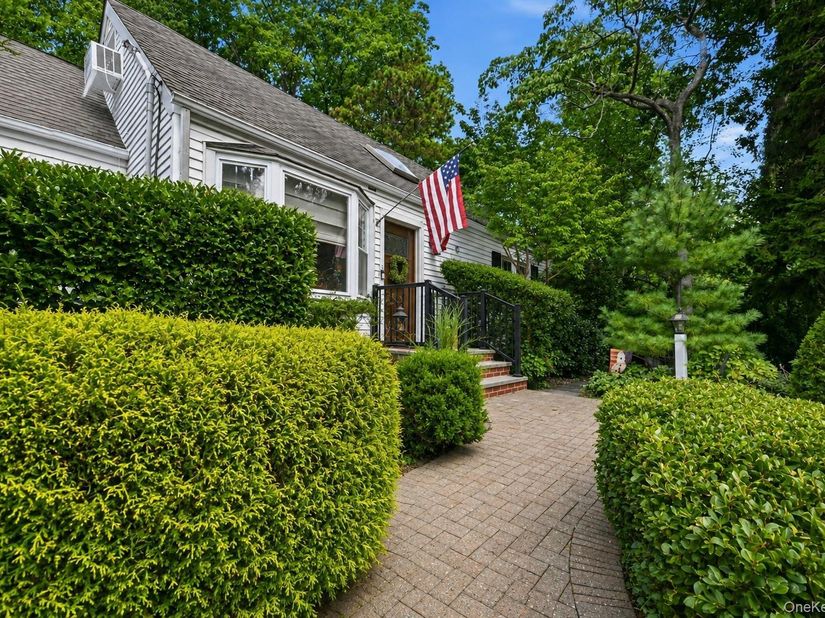 40 Cliftwood Drive, Huntington NY 11743