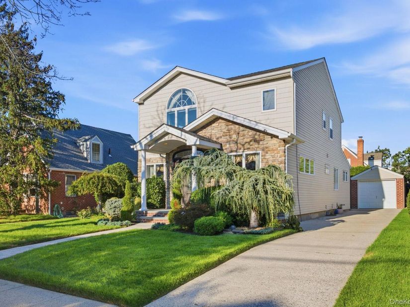 154 Celler Avenue, New Hyde Park NY 11040
