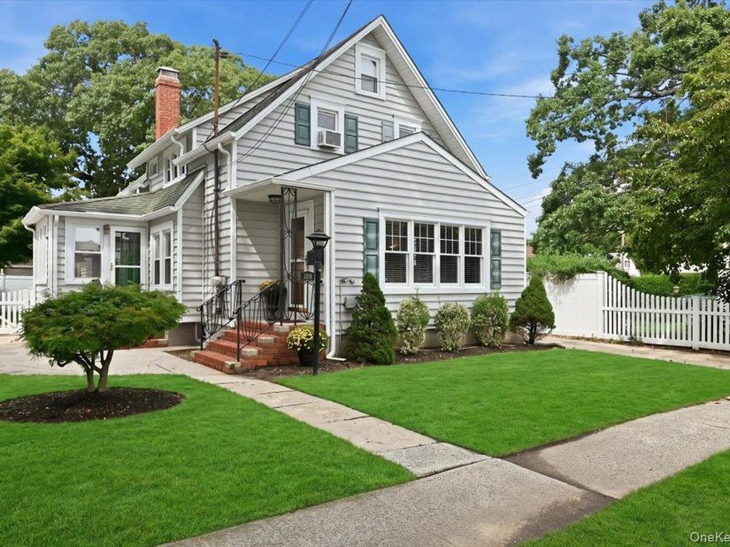 1090 Webber Avenue, South Hempstead NY 11550