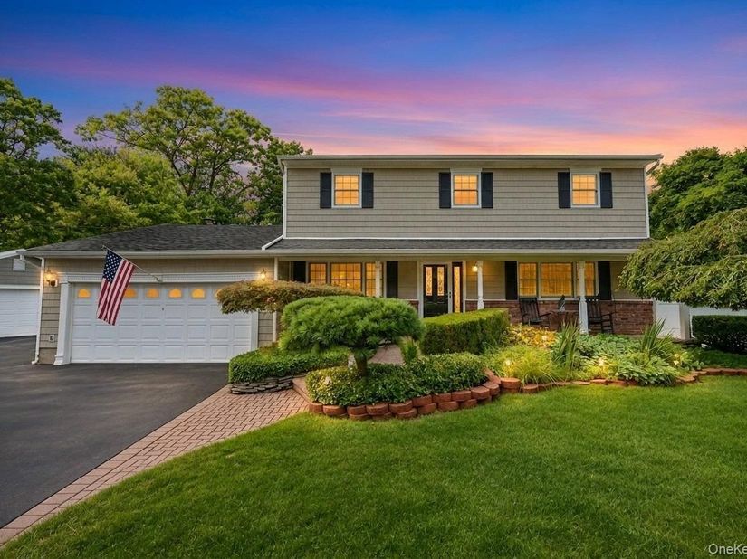 124 Bayview Drive, Oakdale NY 11769