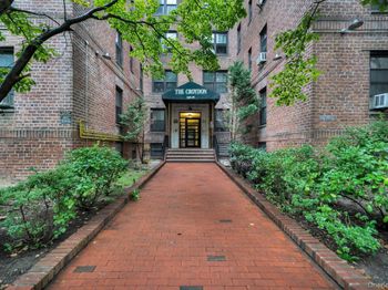 140-35 Burden Crescent