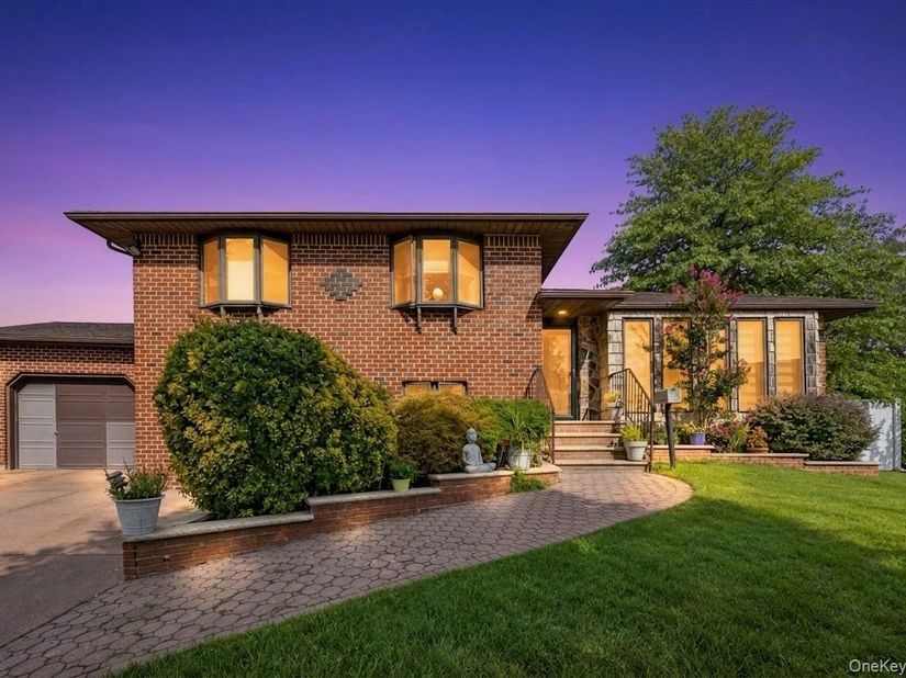 11 Verbena Court, Hicksville NY 11801