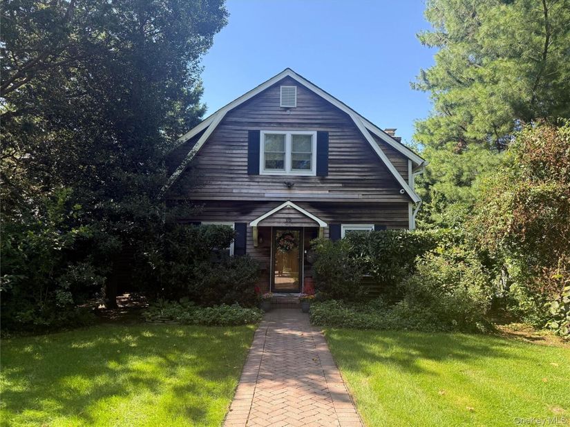16 Stuart Avenue, Babylon NY 11702