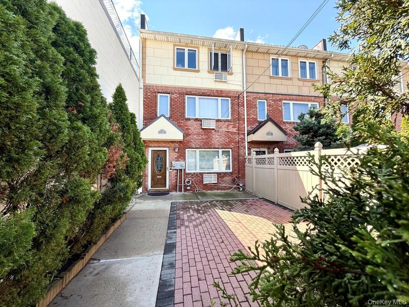 6542 Metropolitan Avenue, Middle Village NY 11379