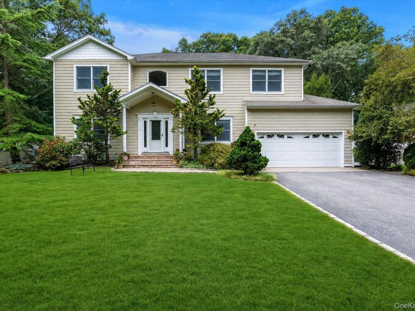 25 Pashen Place, Dix Hills NY 11746