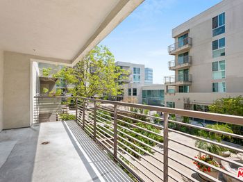 267 S San Pedro Street