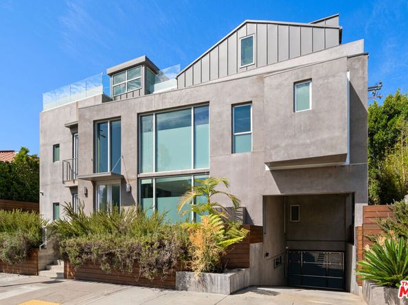 2009 Montana Avenue, Santa Monica CA 90403