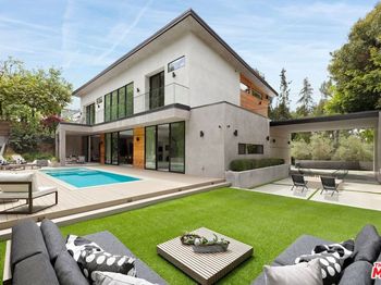 2814 Roscomare Road