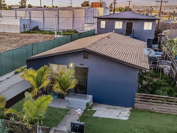 945 W 76th Street, Los Angeles CA 90044