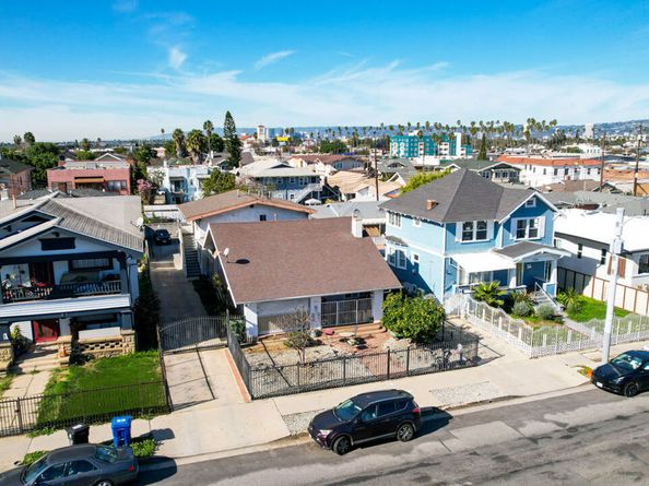 2011 6th Avenue, Los Angeles CA 90018