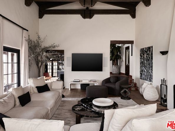 7902 Fareholm Drive, Los Angeles CA 90046