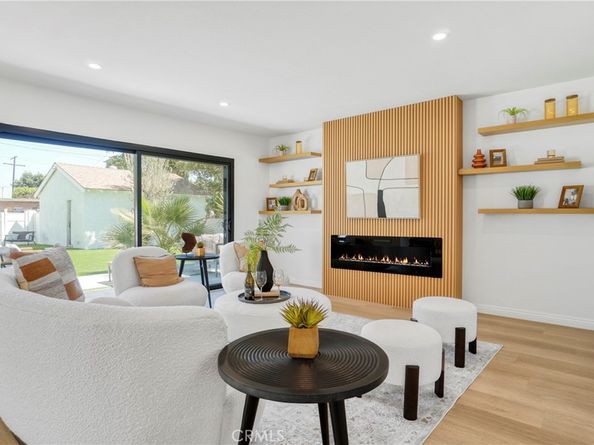 8400 Chimineas Avenue, Northridge CA 91325