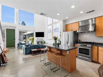 637 E 4th