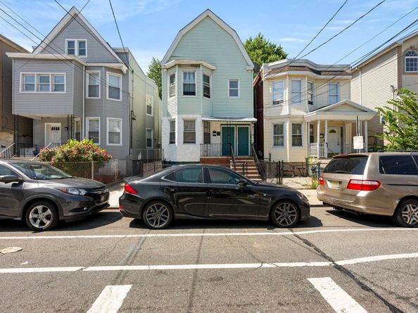 217 Bidwell Ave, Jersey City NJ 07305