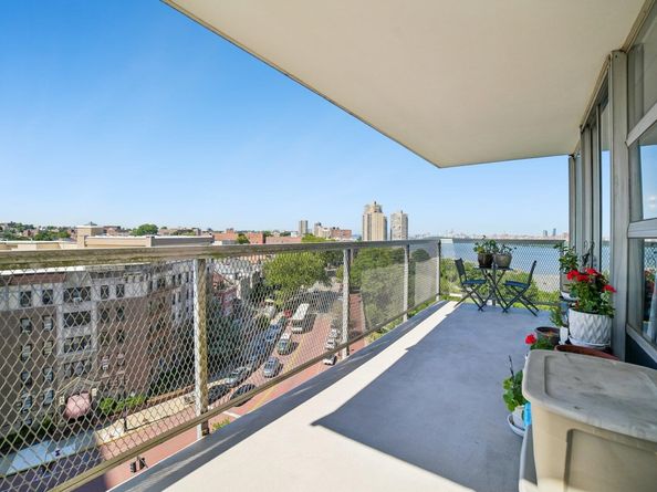 6050 Blvd East 9C, West New York NJ 07093