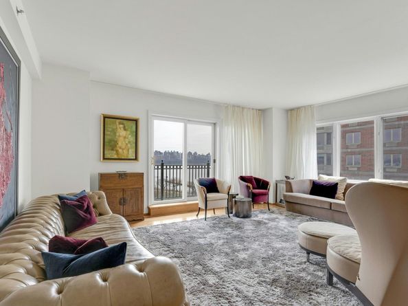 3219 City Pl, Edgewater NJ 07020