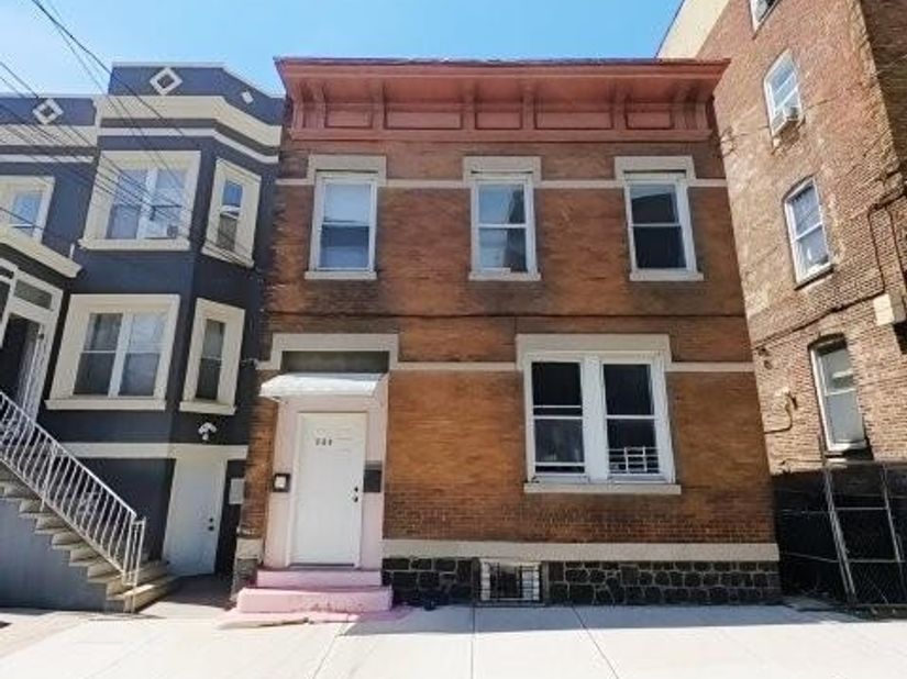 325 52nd St, West New York NJ 07094