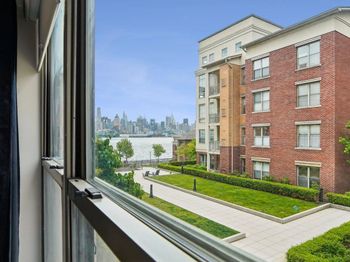 24 Avenue At Port Imperial