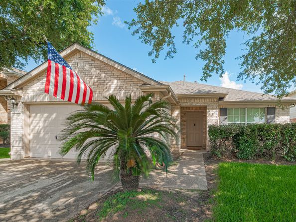 10106 Hollyvine Lane, Houston TX 77089