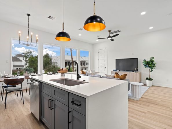 6908 England Street, Houston TX 77021