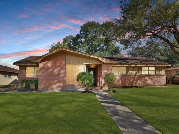 8235 Dover Street, Houston TX 77061
