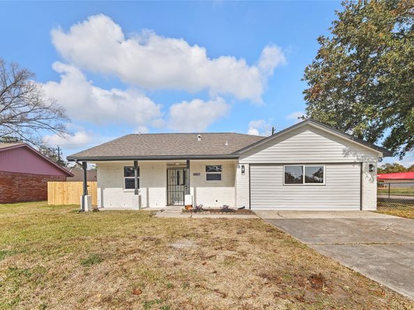 10027 Valley Sun Drive, Houston TX 77078