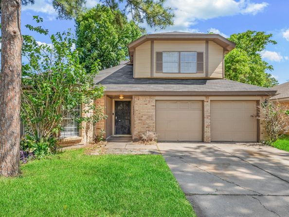 11722 Plumpoint Drive, Houston TX 77099