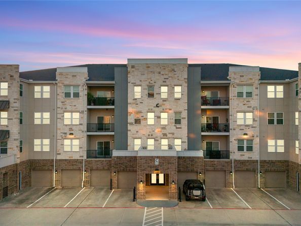 6804 Westview Drive 3205, Houston TX 77055