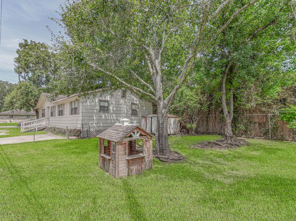 1404 N San Jacinto Street, Conroe TX 77301