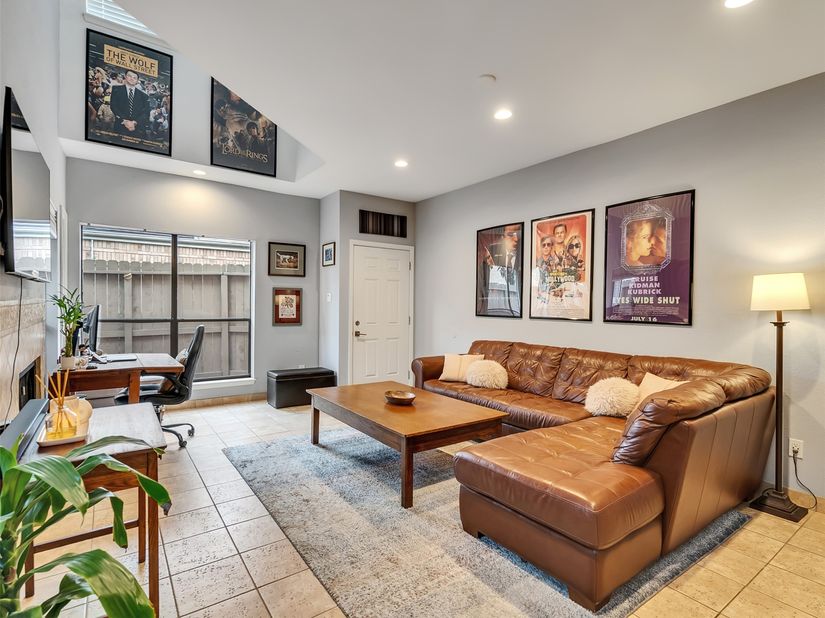 1829 Augusta Drive 10, Houston TX 77057