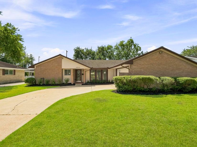 4943 Cheena Drive, Houston TX 77096