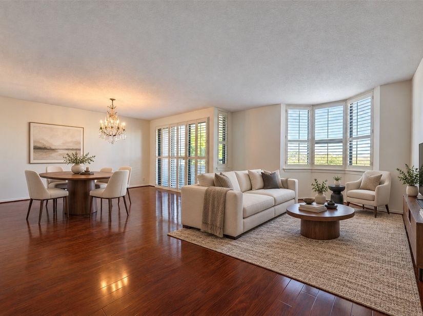 651 Bering Drive 503, Houston TX 77057