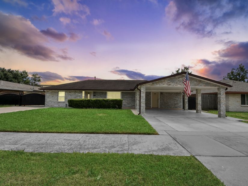 10939 Timberoak Drive, Houston TX 77043