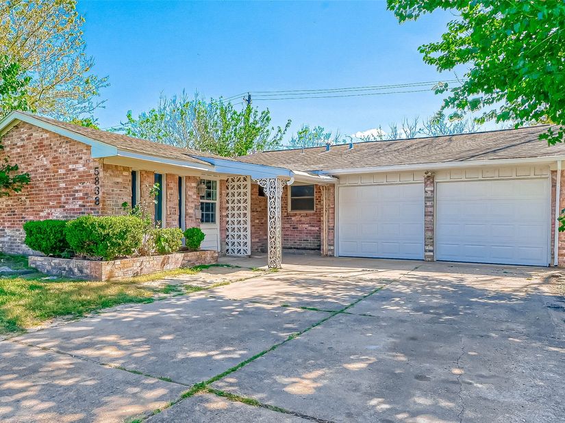 5838 Reed Road, Houston TX 77033