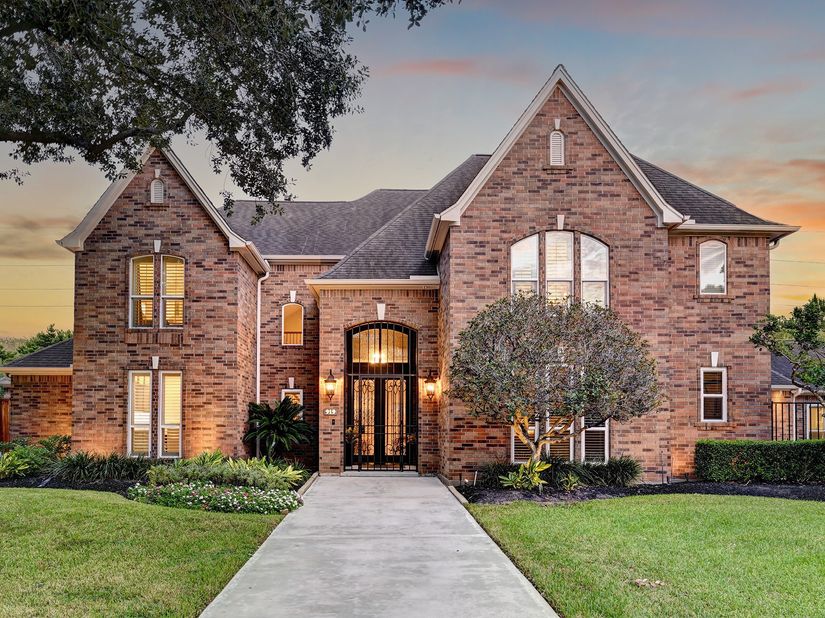 919 Bayou Parkway, Houston TX 77077