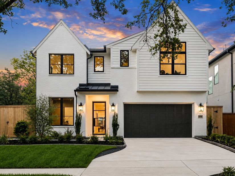 2250 Bartlett Street, Houston TX 77098
