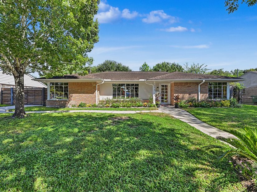 10615 Atwell Drive, Houston TX 77096