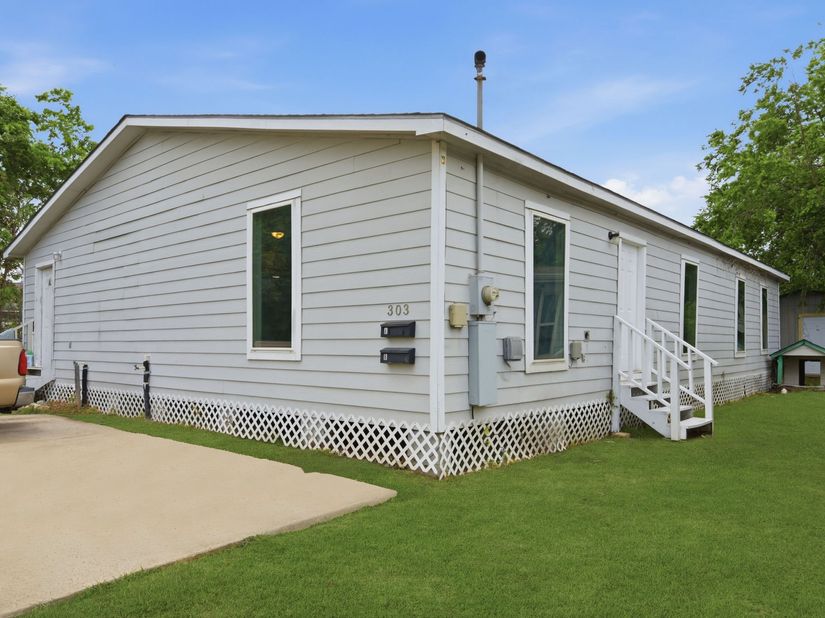 303 Gans Street, Houston TX 77029