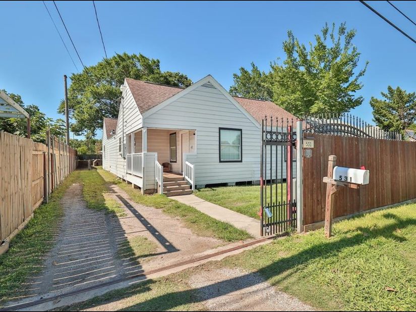 531 Dogwood Street, Houston TX 77022
