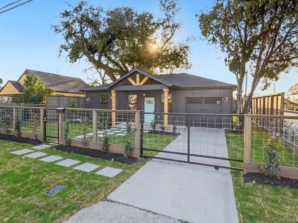 5619 Chapman Street, Houston TX 77009